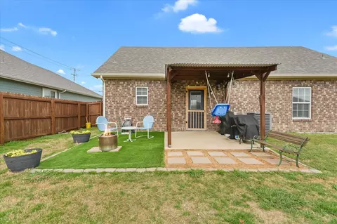 Exterior - 102 E Willow St, Sanger, TX 76266 photo 3 of 8