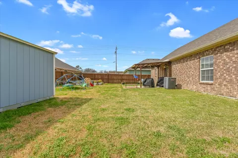Exterior - 102 E Willow St, Sanger, TX 76266 photo 5 of 8
