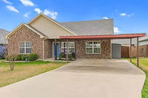 Exterior - 102 E Willow St, Sanger, TX 76266 photo 7 of 8