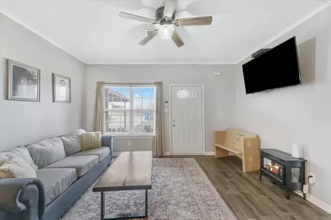 Living - 102 E Willow St, Sanger, TX 76266 photo 1 of 3
