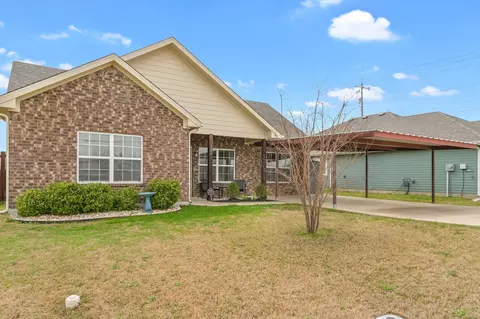 Exterior - 102 E Willow St, Sanger, TX 76266 photo 6 of 8