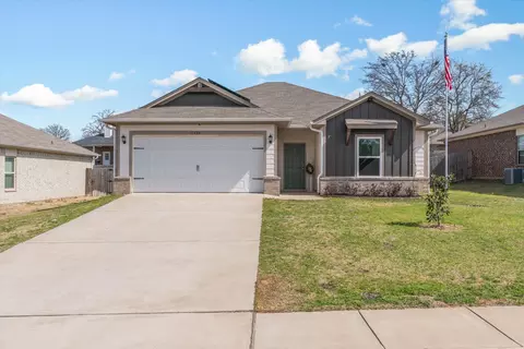 17494 Stacy St, Lindale, TX 75771