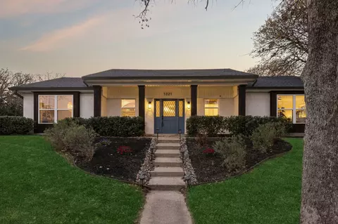 1021 Oakwood Dr, Keller, TX 76248