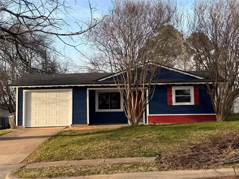 7221 Van Natta Ln, Fort Worth, TX 76112