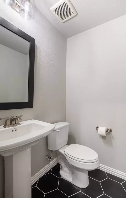 Bath - 1109 17th St, Argyle, TX 76226 photo 6 of 6
