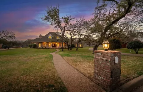 3111 Rockbridge Rd, Mcgregor, TX 76657