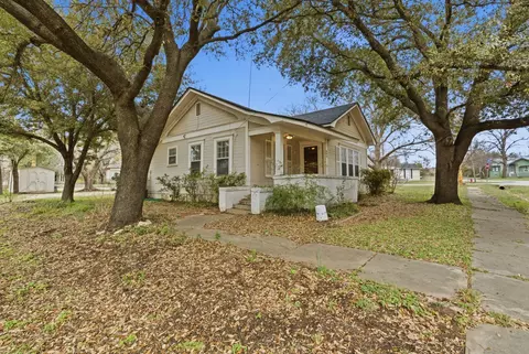400 N Pecan St, Hico, TX 76457