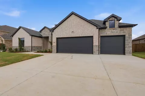 709 Allison Dr, Van Alstyne, TX 75495