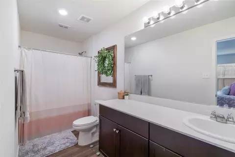 Bath - 452 Falling Star Dr, Haslet, TX 76052 photo 1 of 2