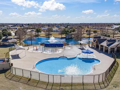 Exterior - 452 Falling Star Dr, Haslet, TX 76052 photo 5 of 8
