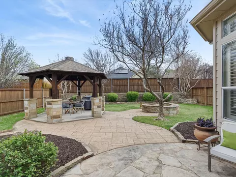 1600 Meadows Ave, Lantana, TX 76226