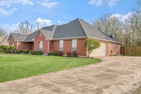 3650 Brownwood Dr, Paris, TX 75462