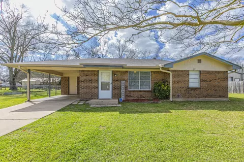 619 Dejay St, Fairfield, TX 75840