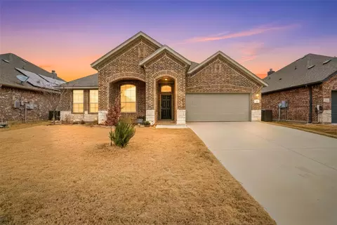 136 Colonial Dr, Joshua, TX 76058