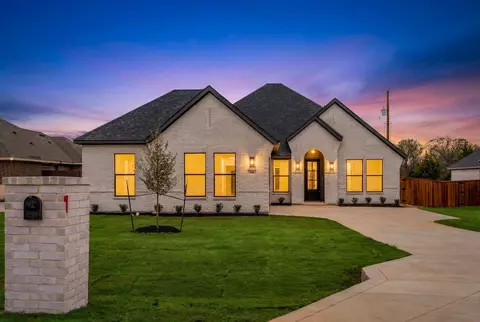 598 E Woodell Dr, Glenn Heights, TX 75154