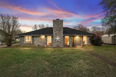 360 Elmwood Dr, Woodway, TX 76712