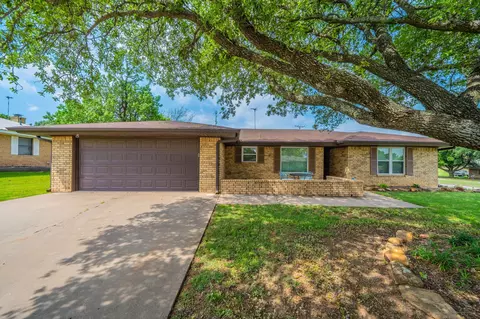 1300 Austin St, Bowie, TX 76230
