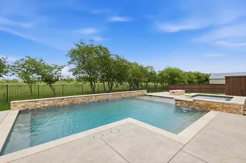 5013 Diamond Dr, Sanger, TX 76266