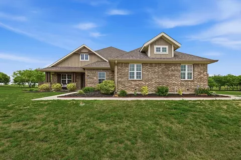 5013 Diamond Dr, Sanger, TX 76266