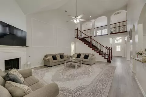 202 Forestridge Dr, Mansfield, TX 76063