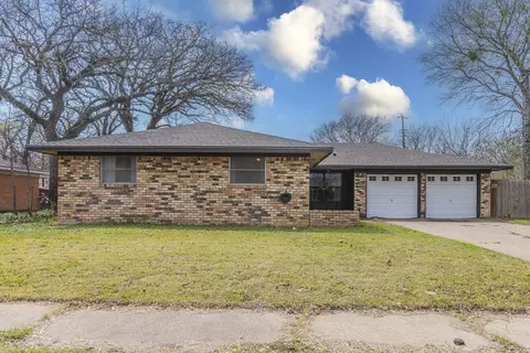 314 S Rita St, Lacy Lakeview, TX 76705