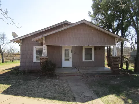 106 E Magnolia Ave, Electra, TX 76360