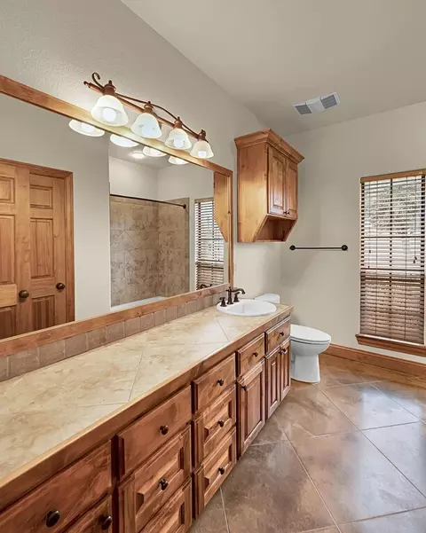 Bath - 1609 Southern Vw, Lorena, TX 76655 photo 4 of 5