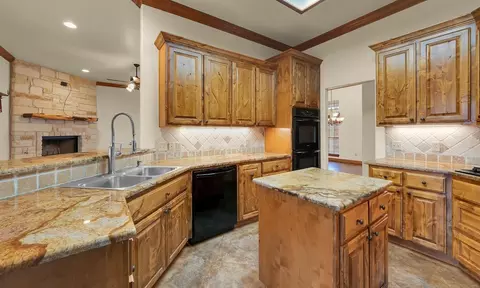 Kitchen - 1609 Southern Vw, Lorena, TX 76655 photo 2 of 4