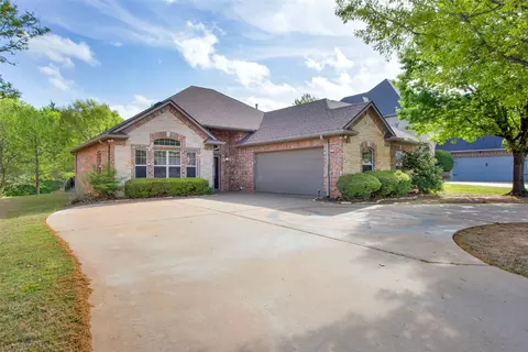 2111 Renaissance Dr, Denison, TX 75020