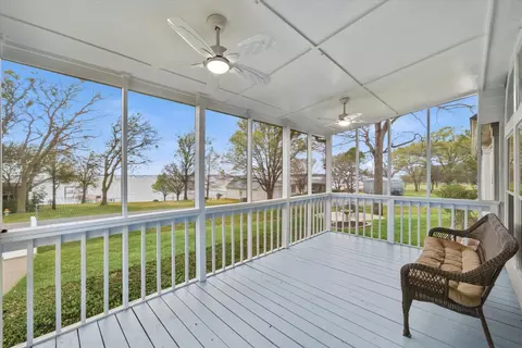 10165 Northlake Cir, Kemp, TX 75143