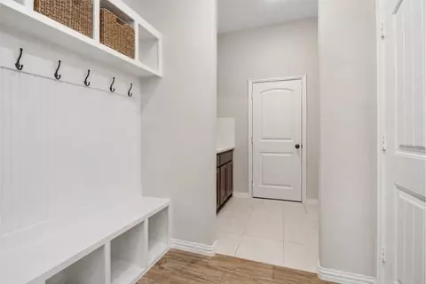 Entry Way - 189 Chester Rd, Springtown, TX 76082 photo 2 of 3