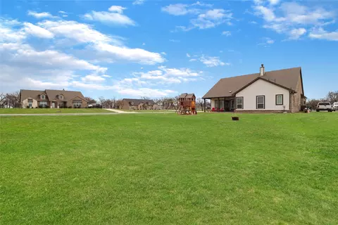 Exterior - 189 Chester Rd, Springtown, TX 76082 photo 4 of 5