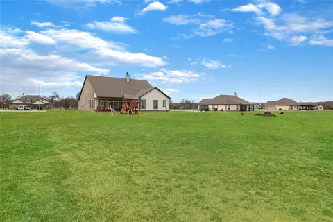 Exterior - 189 Chester Rd, Springtown, TX 76082 photo 5 of 5