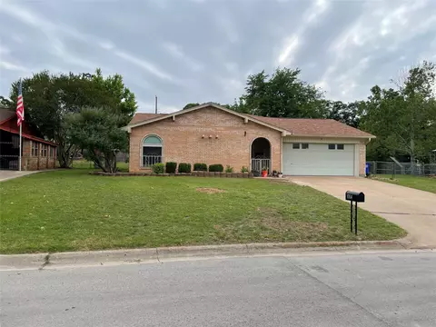 1004 Gladstone Ave, Azle, TX 76020