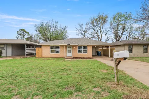 732 W Bullock St, Denison, TX 75020