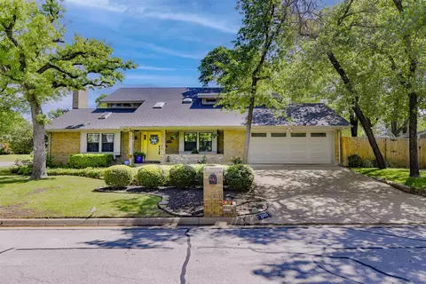 2205 Prestonwood Dr, Arlington, TX 76012