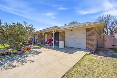 821 Jennifer Ct, Sanger, TX 76266