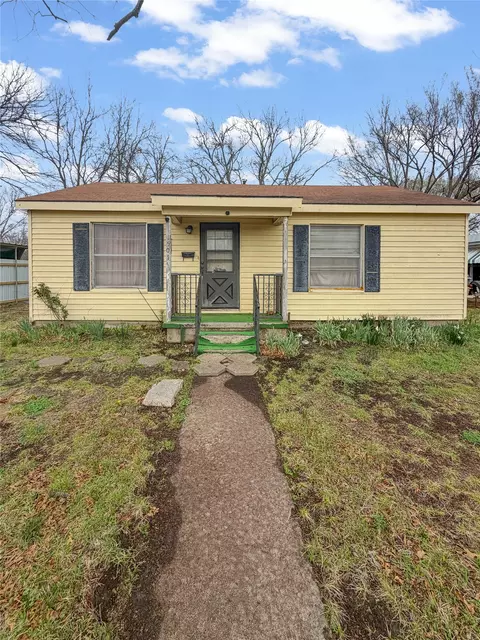 1507 E Tennie St, Gainesville, TX 76240