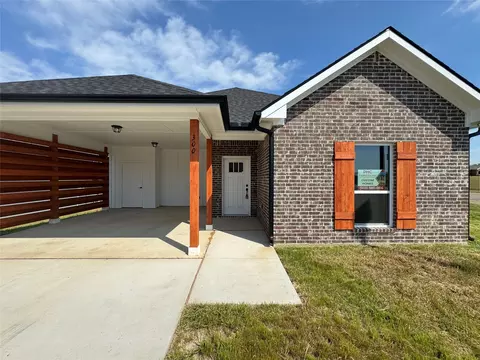 300 Rike Rd, Mabank, TX 75147
