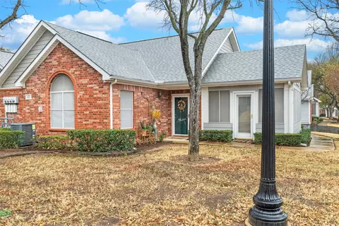 821 Cara Ln, Arlington, TX 76012