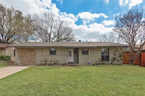 3924 Emerald Dr, Mesquite, TX 75150