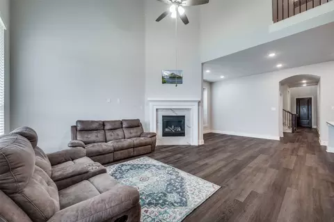 4713 Honeysuckle Ct, Aubrey, TX 76227