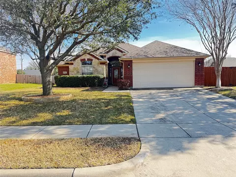 5915 Heather Dr, Grand Prairie, TX 75052