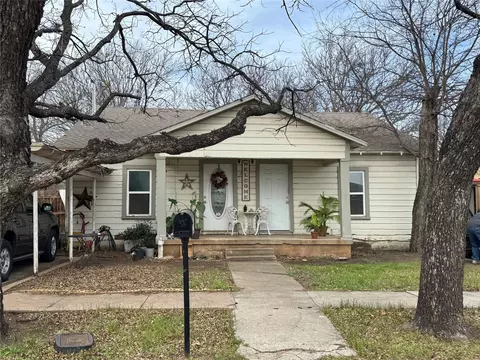 111 N Nueces, Coleman, TX 76834