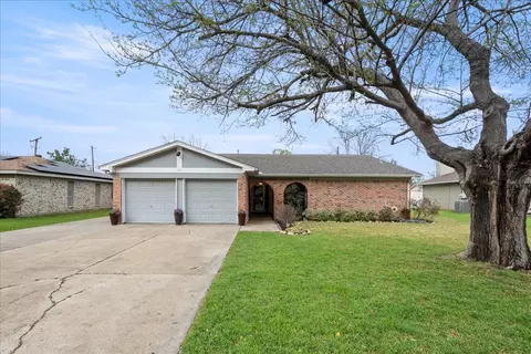 1405 Timberline Dr, Benbrook, TX 76126