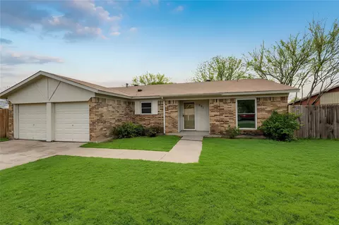 551 Rockledge Dr, Saginaw, TX 76179