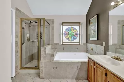 Bath - 504 Anthony Dr, Euless, TX 76039 photo 3 of 4
