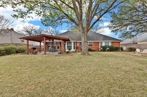 Exterior - 504 Anthony Dr, Euless, TX 76039 photo 4 of 7