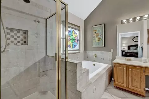 Bath - 504 Anthony Dr, Euless, TX 76039 photo 2 of 4