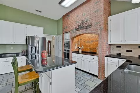 Kitchen - 504 Anthony Dr, Euless, TX 76039 photo 4 of 4